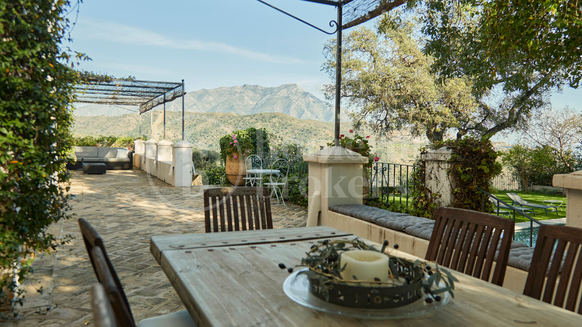 Villa Santa Katerina - med panoramautsikt i El Madroñal, Benahavis