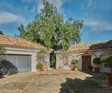 Villa Santa Katerina - with Panoramic Views in El Madroñal, Benahavis