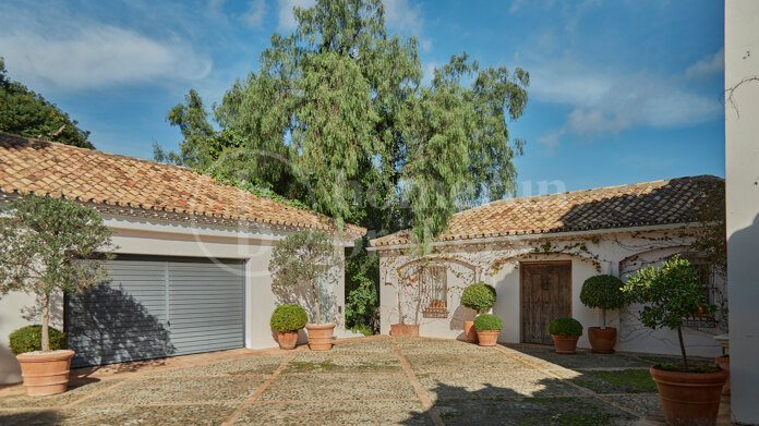 Villa Santa Katerina - with Panoramic Views in El Madroñal, Benahavis