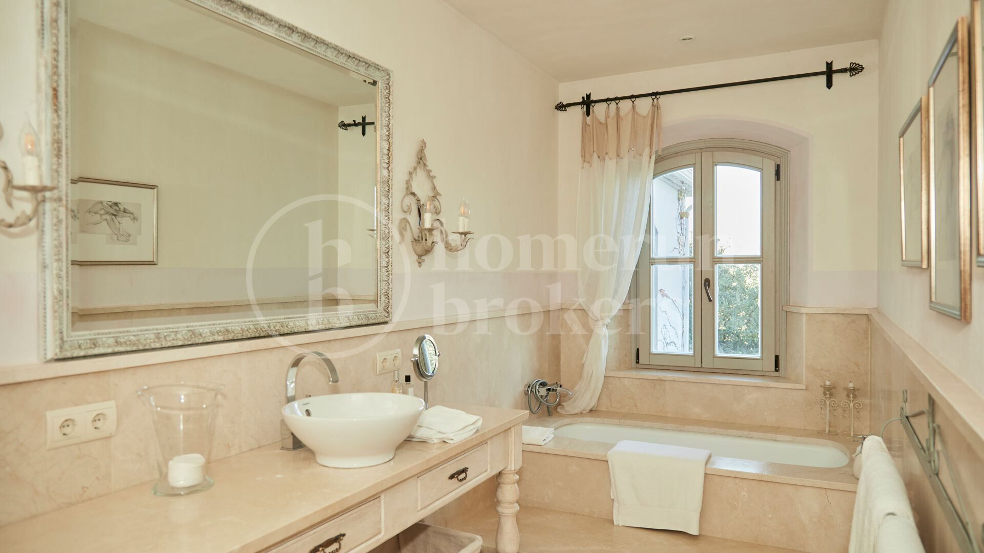 Villa Santa Katerina - med panoramautsikt i El Madroñal, Benahavis