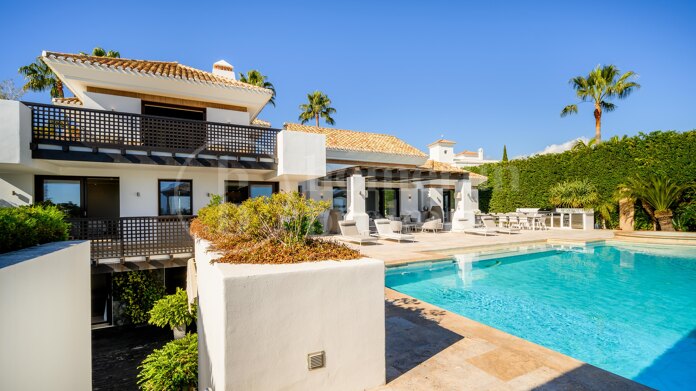 Villa Ananda - with Sea Views in Los Flamingos, Benahavis