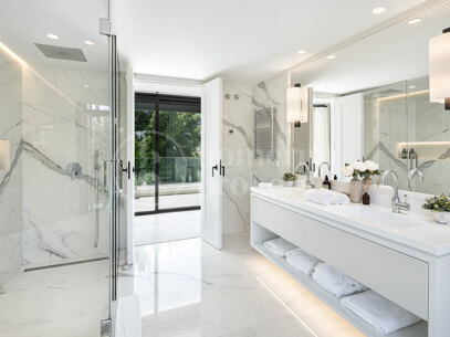 Auriga 36 - Recently Renovated Frontling Golf Villa in Nueva Andalucia