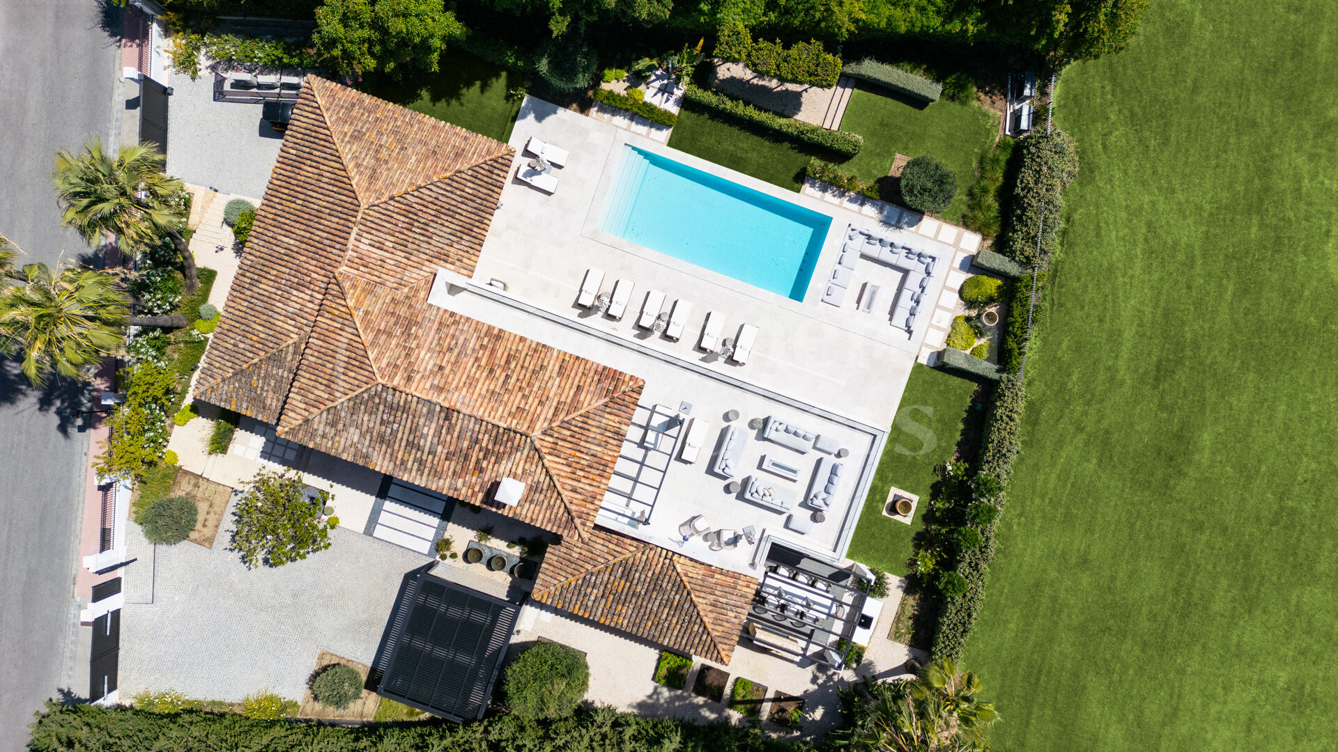 Auriga 36 – Nyligen Renoverad Golfvilla i Frontläge i Nueva Andalucía