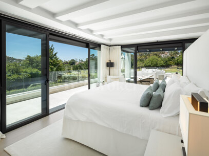 Auriga 36 - Recently Renovated Frontling Golf Villa in Nueva Andalucia