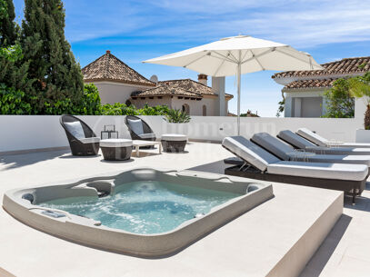 Casa Rosario - Fully Renovated Villa just Steps from the beach