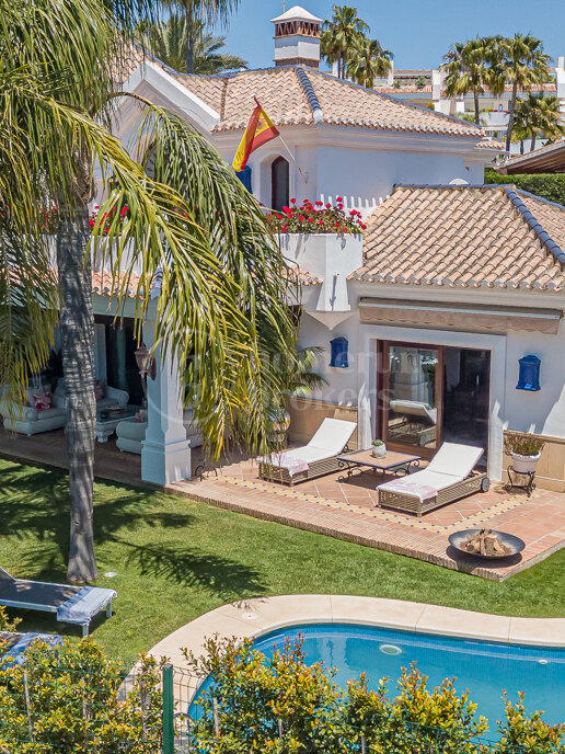 Casa Nana - Classic VIlla steps from the Beach, Bahia de Marbella