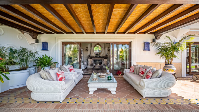 Casa Nana - Classic VIlla steps from the Beach, Bahia de Marbella