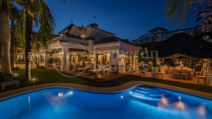 Casa Nana - Classic VIlla steps from the Beach, Bahia de Marbella