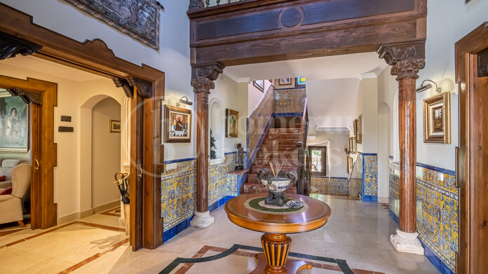 Casa Nana - Classic VIlla steps from the Beach, Bahia de Marbella