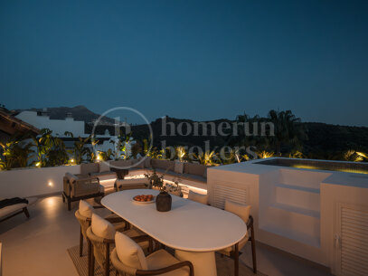 Lomas 311- Beautiful Duplex Penthouse in La Quinta