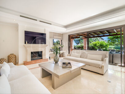 Casa Terra - Elegant Townhouse in Cascada de Camoján