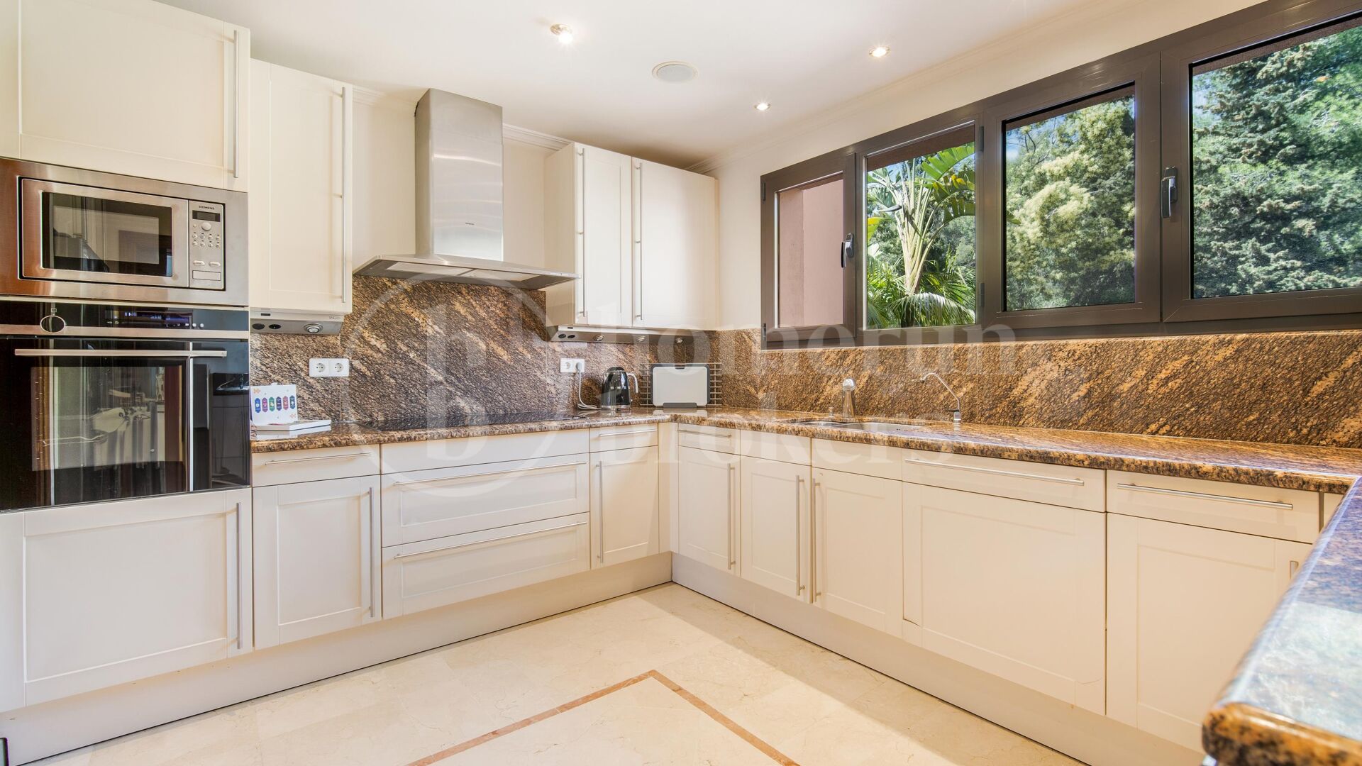 Casa Terra - Elegant Townhouse in Cascada de Camoján
