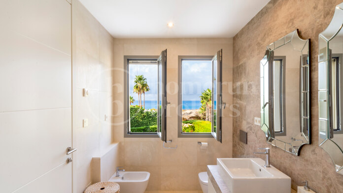 Villa Costa Bella - Beachside Villa in Marbella East