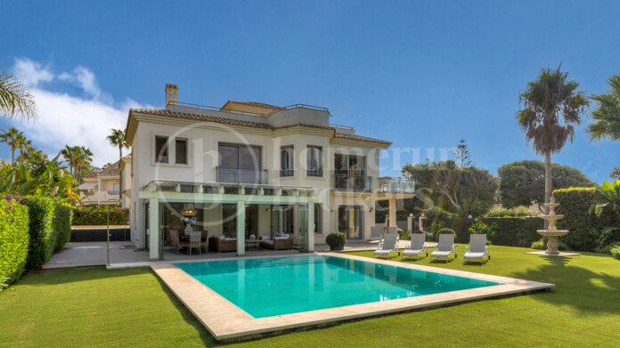 Villa Costa Bella - Beachside Villa in Marbella East