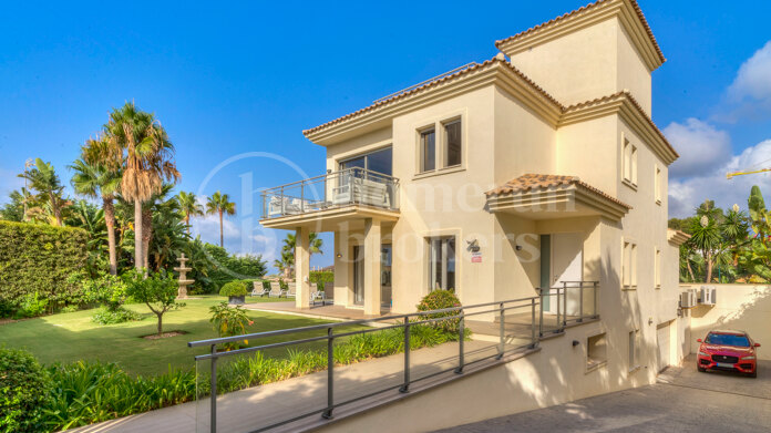 Villa Costa Bella - Beachside Villa in Marbella East