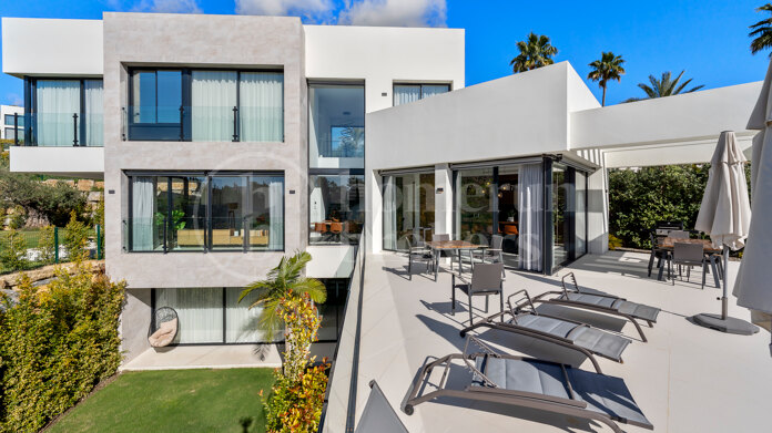 Villa Neive - Modern Villa in Gated Community Benahavis