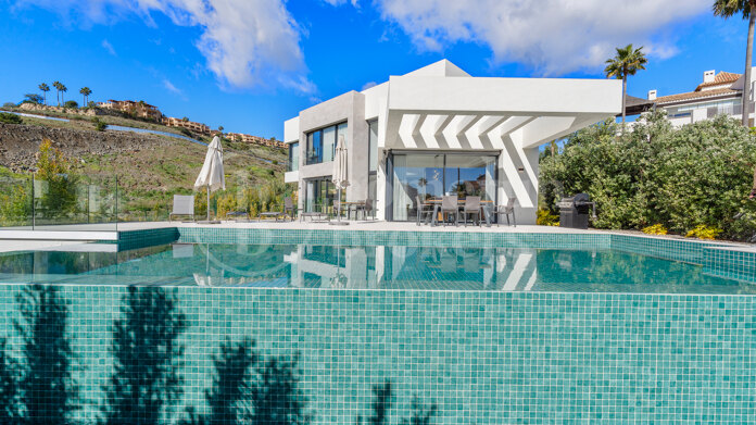 Villa Neive - Modern Villa in Gated Community Benahavis