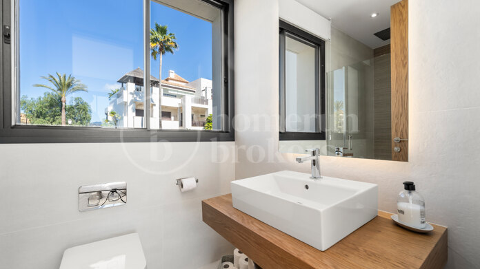 Villa Neive - Modern Villa in Gated Community Benahavis