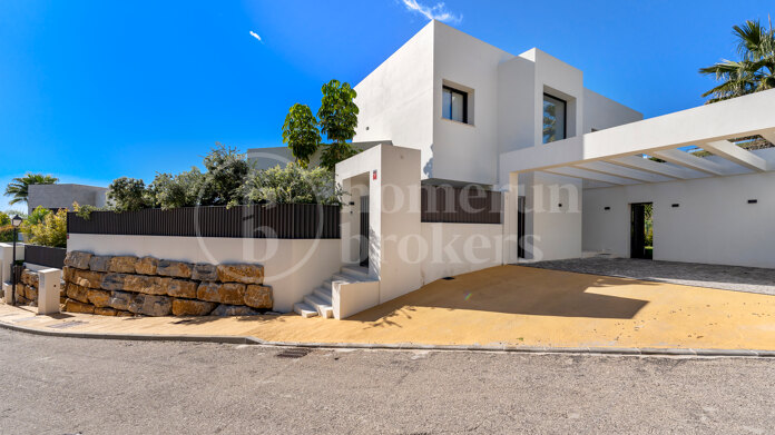 Villa Neive - Modern Villa in Gated Community Benahavis