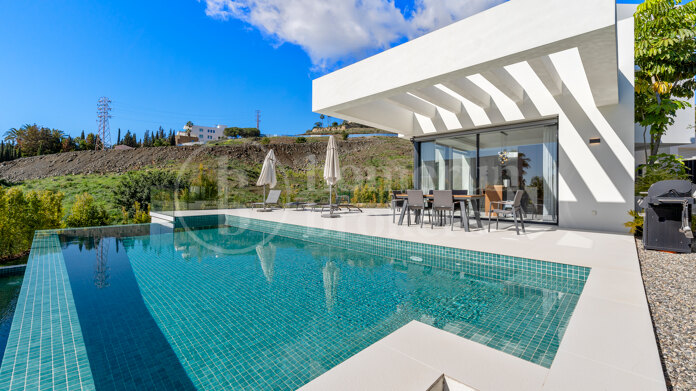 Villa Neive - Modern Villa in Gated Community Benahavis