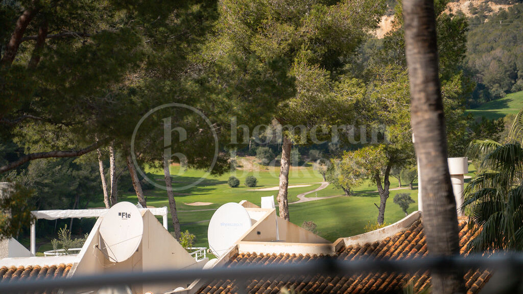 Apartment L’Oasis – Lyxlägenhet med golf- och havsutsikt i Bendinat