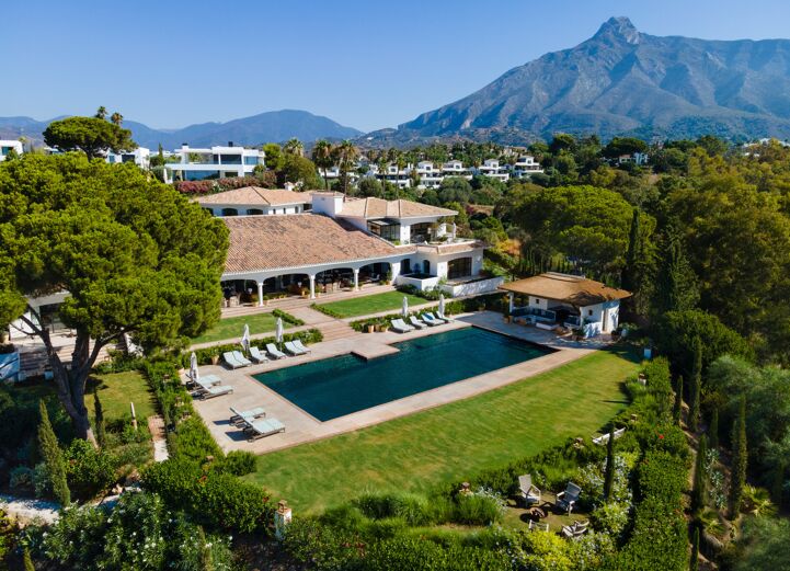 Luxury Casa For Sale In Golden Mile
