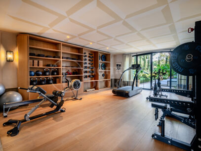 Villa Golden Mile - Experience Unmatched Luxury