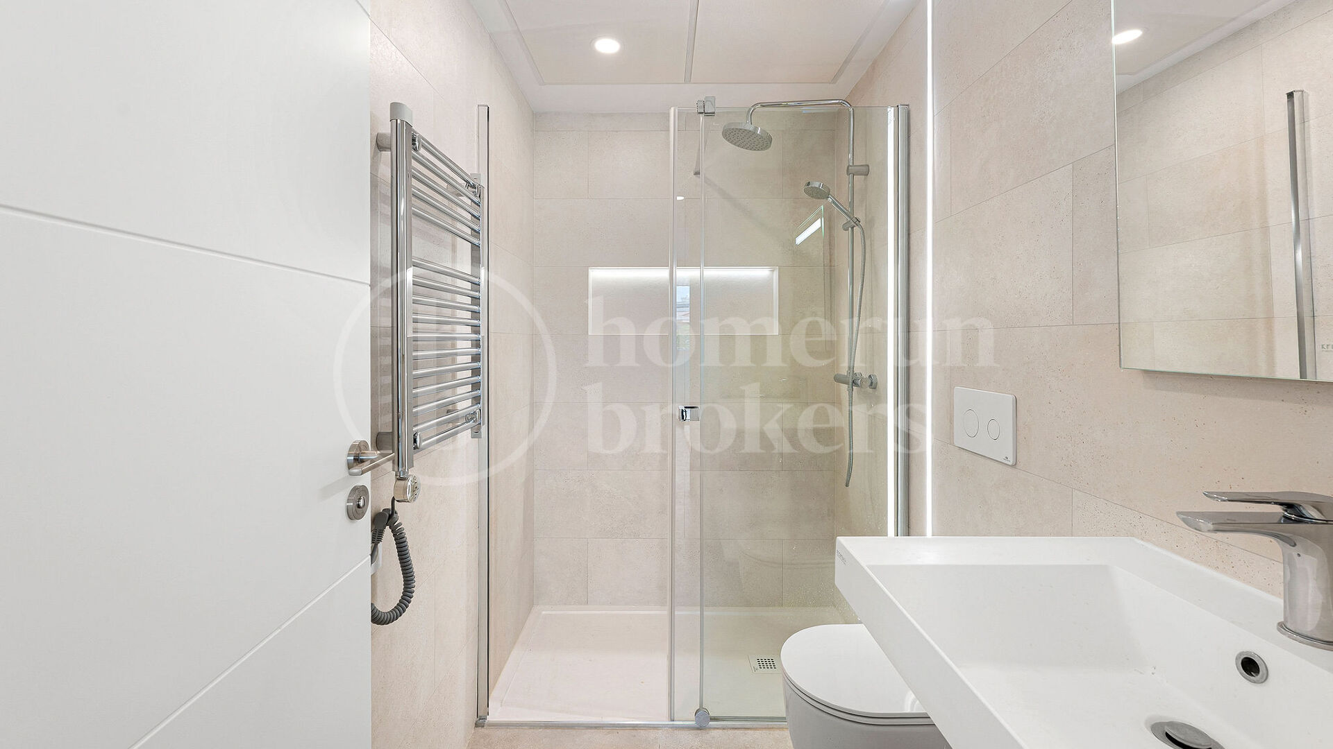Apartment Jade Tower - Luxury Coastal Living Fuengirola