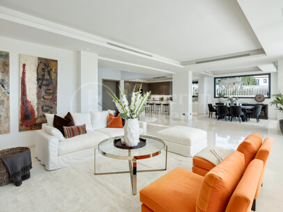 Altos de Puente Romano 4 – En Modern Villa på Marbellas Prestigefyllda Golden Mile