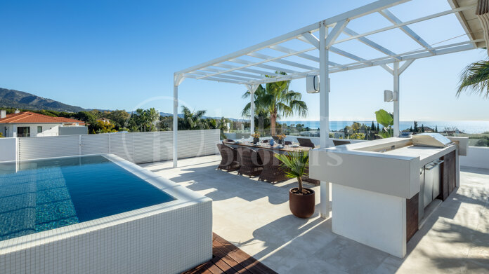 Altos de Puente Romano 4 – A Modern Villa in Marbella’s Prestigious Golden Mile