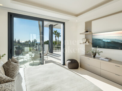 Altos de Puente Romano 4 – En Modern Villa på Marbellas Prestigefyllda Golden Mile