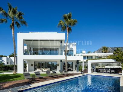 Altos de Puente Romano 4 – En Modern Villa på Marbellas Prestigefyllda Golden Mile