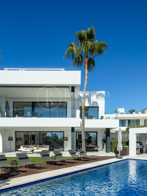 Altos de Puente Romano 4 – A Modern Villa in Marbella’s Prestigious Golden Mile