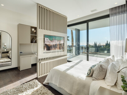 Altos de Puente Romano 4 – En Modern Villa på Marbellas Prestigefyllda Golden Mile