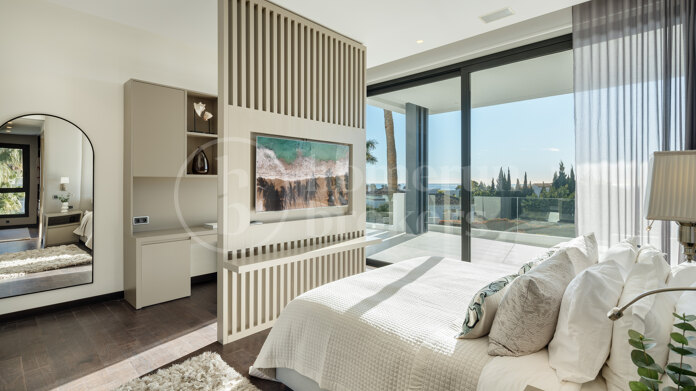 Altos de Puente Romano 4 – A Modern Villa in Marbella’s Prestigious Golden Mile