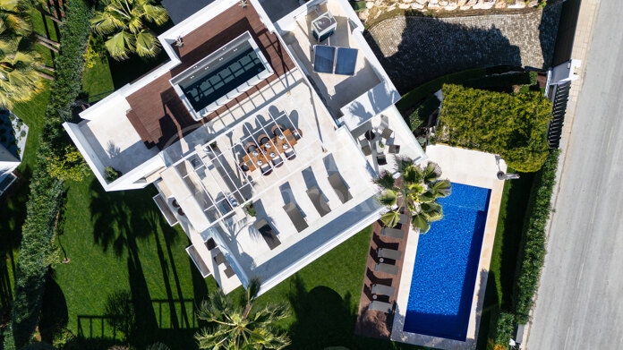 Altos de Puente Romano 4 – A Modern Villa in Marbella’s Prestigious Golden Mile