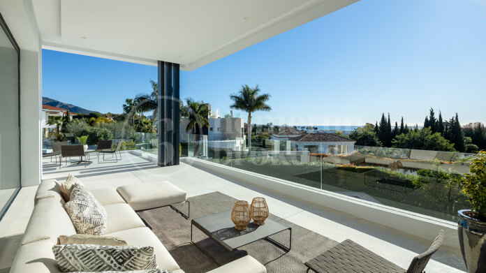 Altos de Puente Romano 4 – A Modern Villa in Marbella’s Prestigious Golden Mile