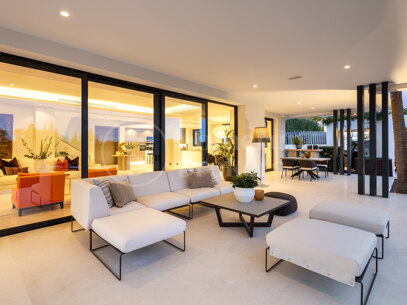 Altos de Puente Romano 4 – En Modern Villa på Marbellas Prestigefyllda Golden Mile