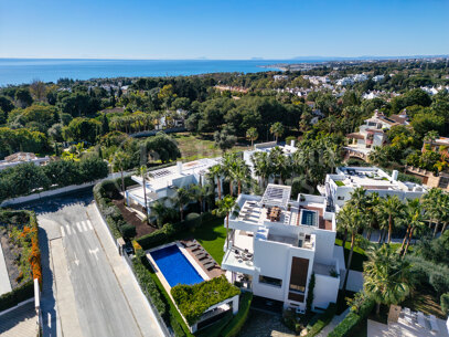 Altos de Puente Romano 4 – En Modern Villa på Marbellas Prestigefyllda Golden Mile