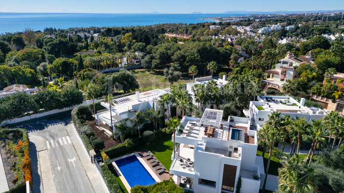 Altos de Puente Romano 4 – A Modern Villa in Marbella’s Prestigious Golden Mile