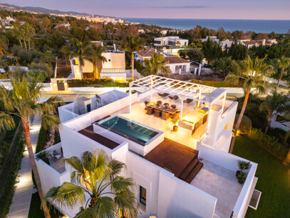 Altos de Puente Romano 4 – En Modern Villa på Marbellas Prestigefyllda Golden Mile