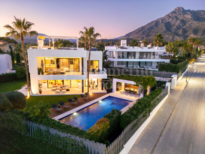 Altos de Puente Romano 4 – En Modern Villa på Marbellas Prestigefyllda Golden Mile