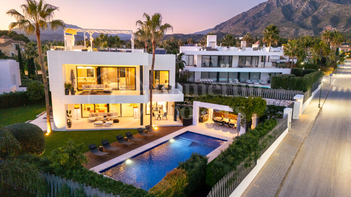 Altos de Puente Romano 4 – A Modern Villa in Marbella’s Prestigious Golden Mile