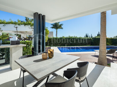 Altos de Puente Romano 4 – En Modern Villa på Marbellas Prestigefyllda Golden Mile