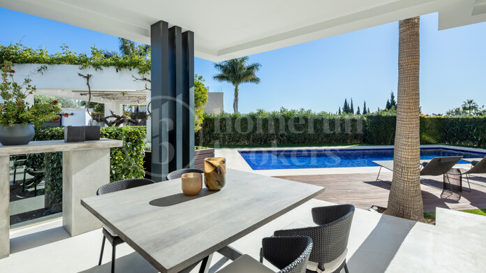 Altos de Puente Romano 4 – A Modern Villa in Marbella’s Prestigious Golden Mile