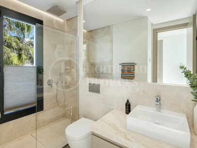 Altos de Puente Romano 4 – En Modern Villa på Marbellas Prestigefyllda Golden Mile