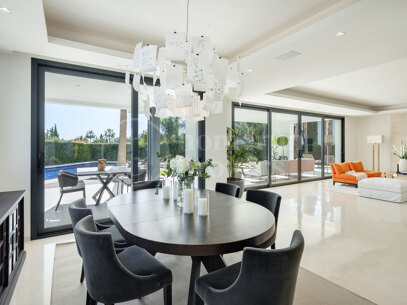 Altos de Puente Romano 4 – En Modern Villa på Marbellas Prestigefyllda Golden Mile