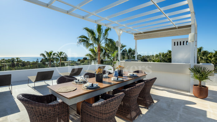 Altos de Puente Romano 4 – A Modern Villa in Marbella’s Prestigious Golden Mile