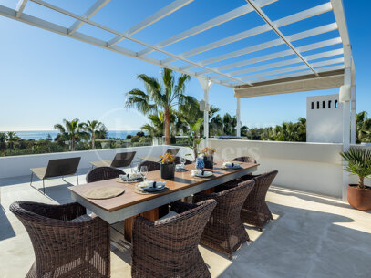 Altos de Puente Romano 4 – En Modern Villa på Marbellas Prestigefyllda Golden Mile