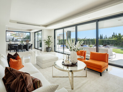 Altos de Puente Romano 4 – En Modern Villa på Marbellas Prestigefyllda Golden Mile
